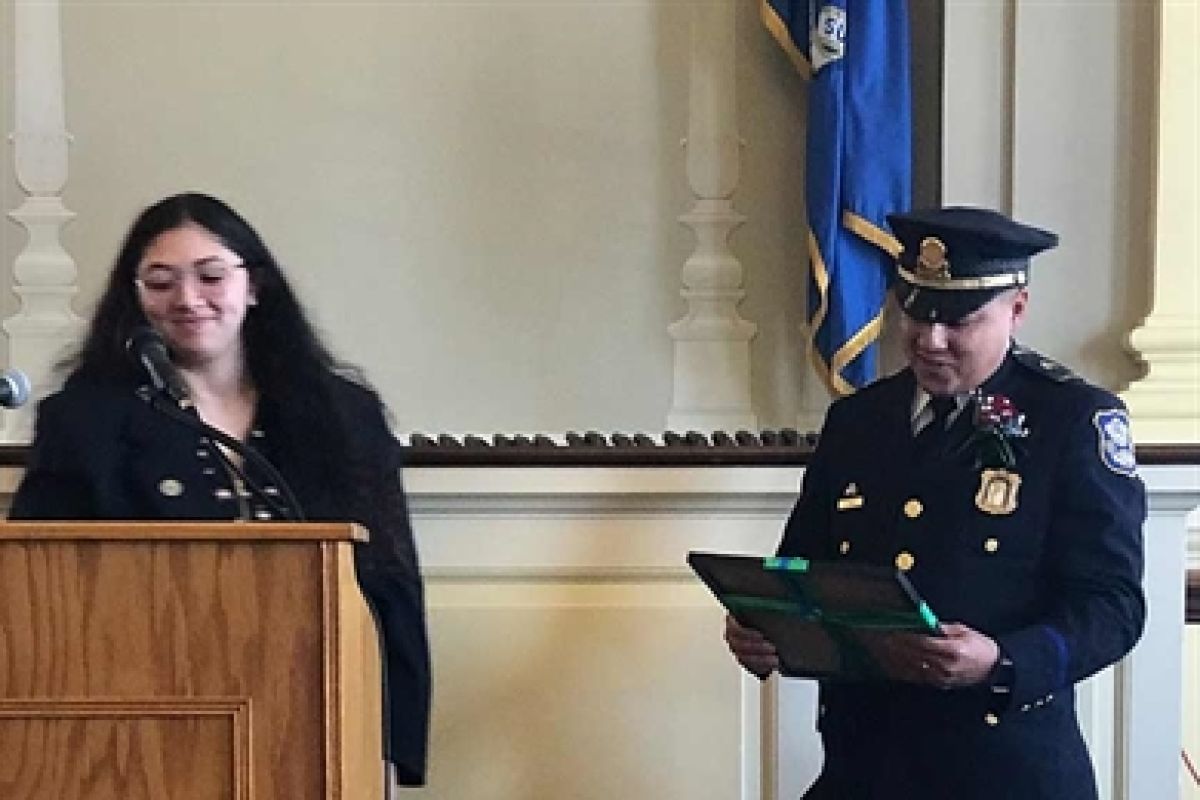 Naugatuck Valley Community College Student Government President Presents Honors to Waterbury’s Dominican Mayor for a Day